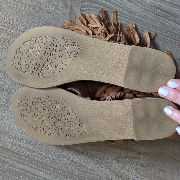 Fringe Sandals 🐎 - Picture 2 of 3